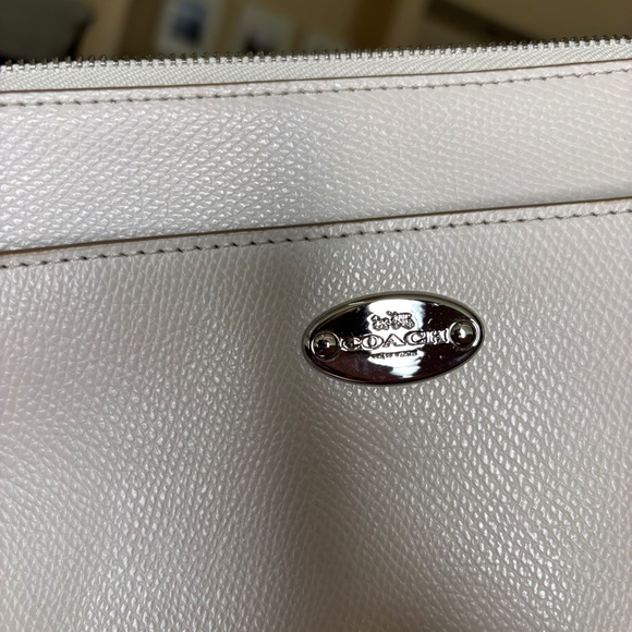 Coach Outlet Leather Pop Pouch Wristlet Wallet White/Silver Removable Zip Pouch - Picture 4 of 12